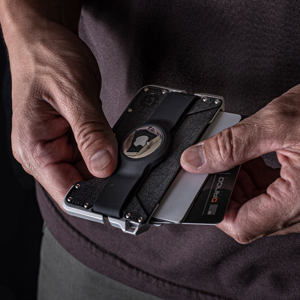 D01 AirTag Wallet