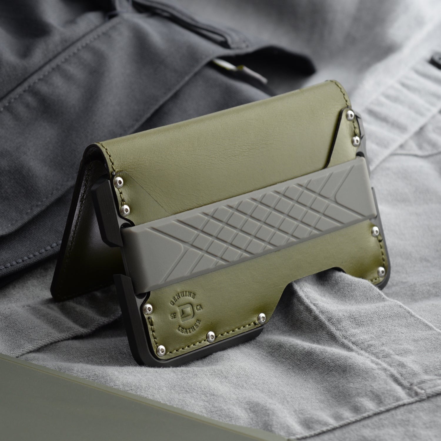 D01 Dapper™ Bifold Wallet