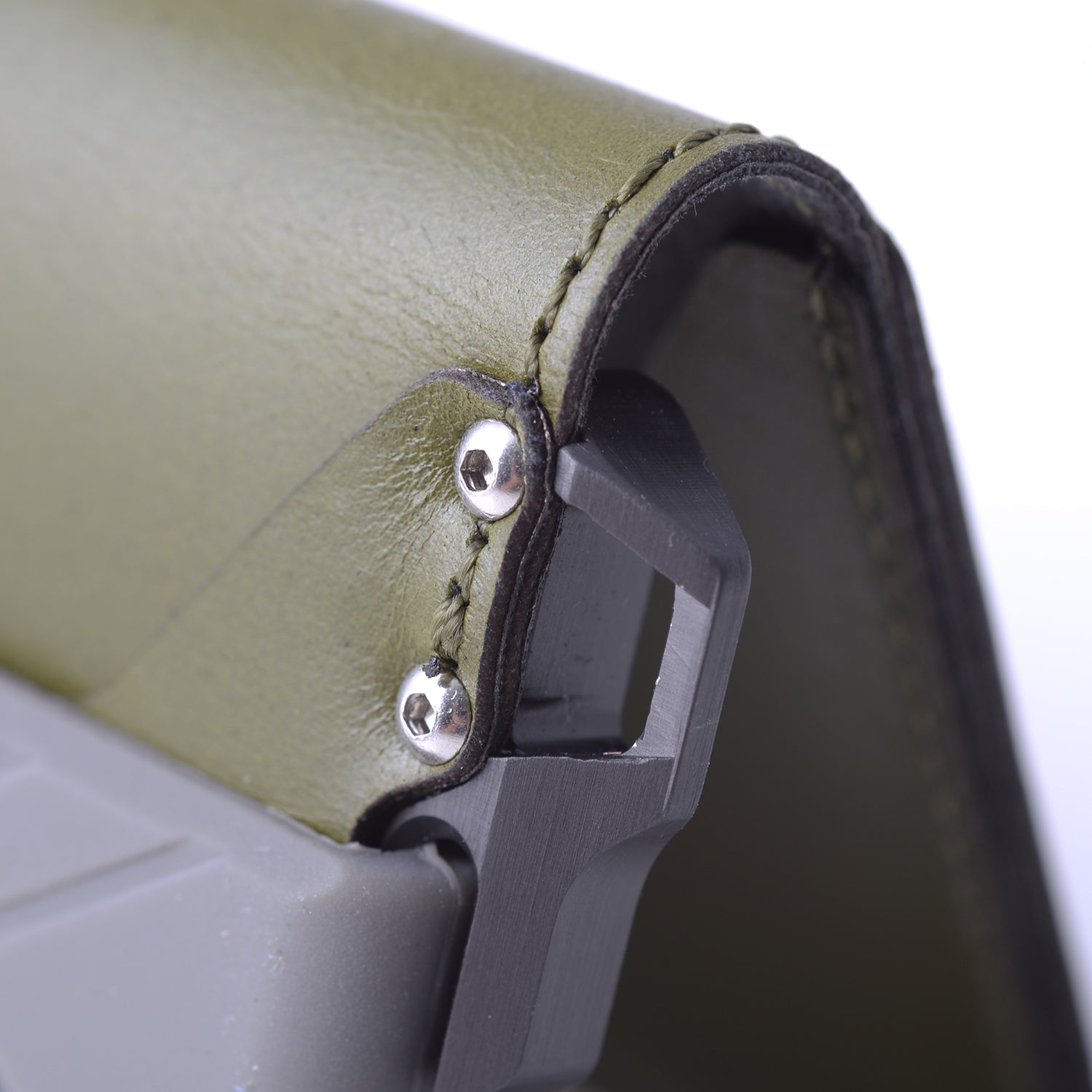 D01 Dapper™ Bifold Wallet