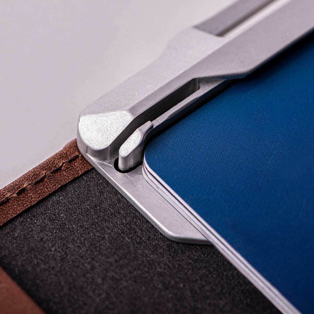 D03 Dapper™ Bifold Wallet