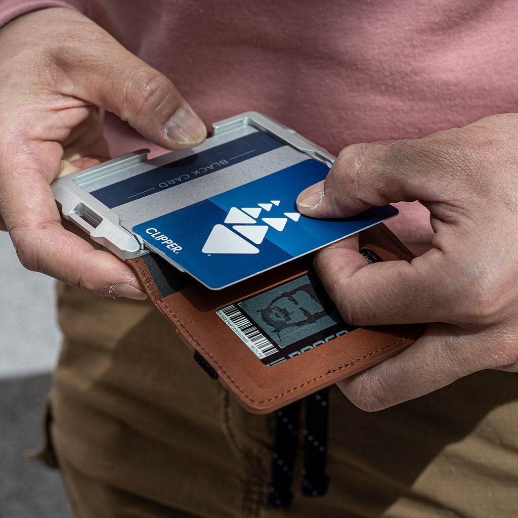 D03 Dapper™ Bifold Wallet